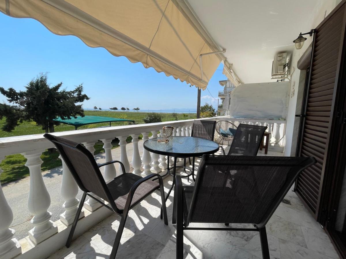 V&Z Apartment Seaview Ofrinion Exterior photo